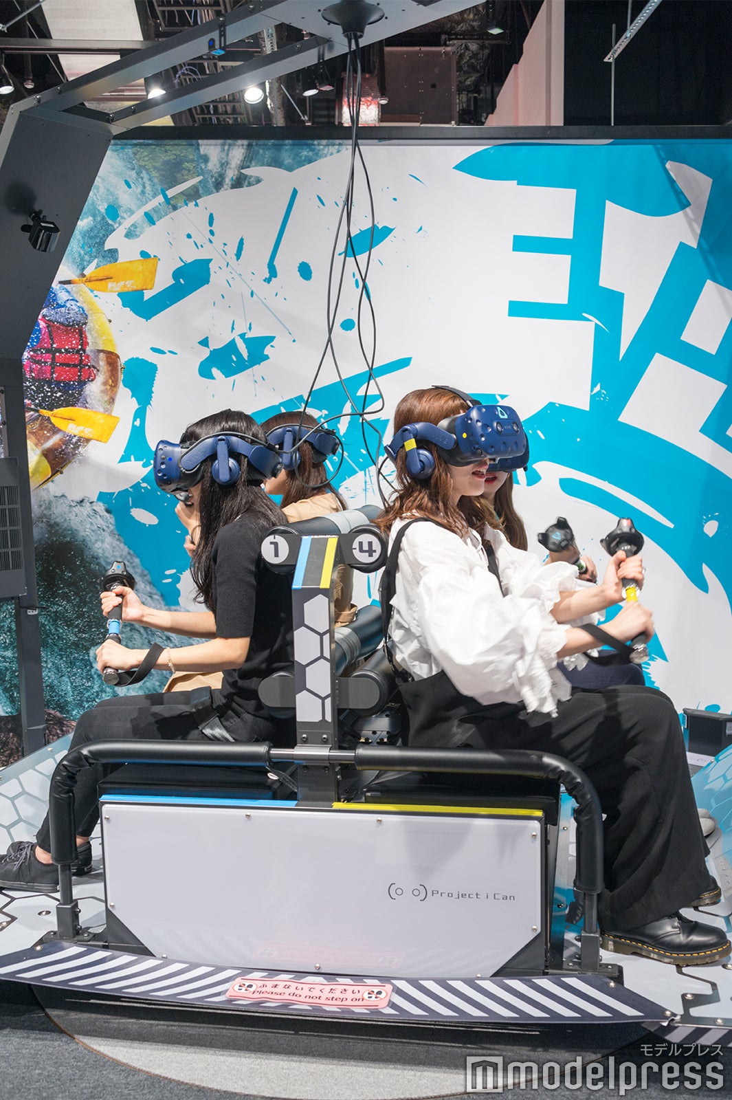 4人で協力しながら進んでいく（C）モデルプレス