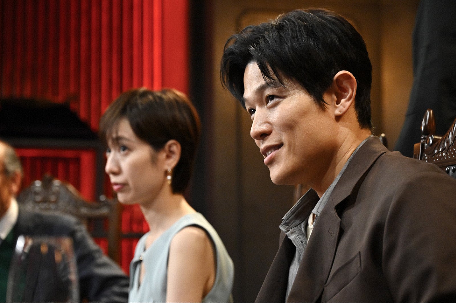 戸田恵梨香、鈴木亮平「リブート」第1話（C）TBS