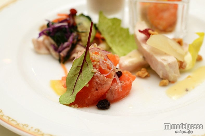 スモークサーモンとキヌアのサラダ