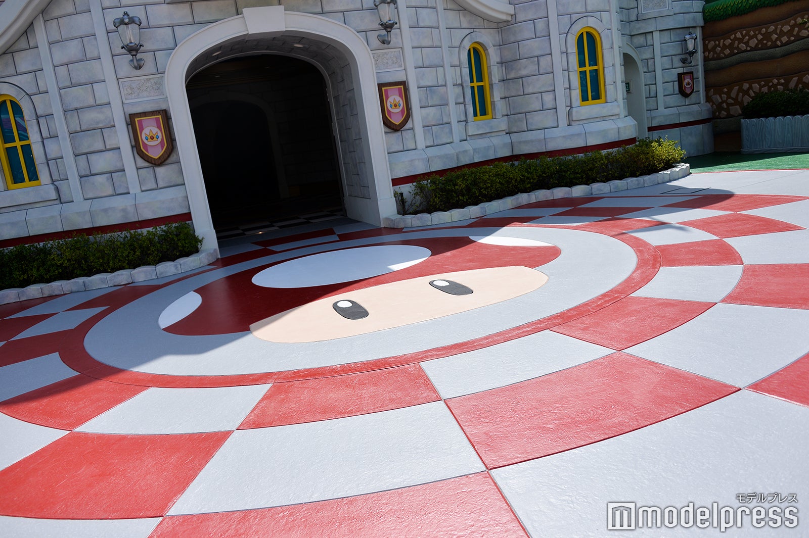 ピーチ城前／スーパー・ニンテンドー・ワールド（C）モデルプレス