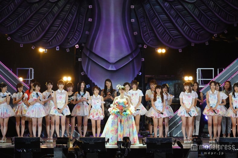 「大島優子卒業コンサート in 味の素スタジアム ～6月8日の降水確率56％（5月16日現在）、てるてる坊主は本当に効果があるのか？～」（C）AKS