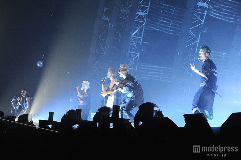 DOBERMAN INFINITY「SAY YEAH！！」で観客と一体に “飛び跳ねっぱなし”の新曲も披露