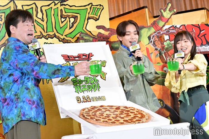 佐藤二朗、宮世琉弥、齊藤京子(C)モデルプレス