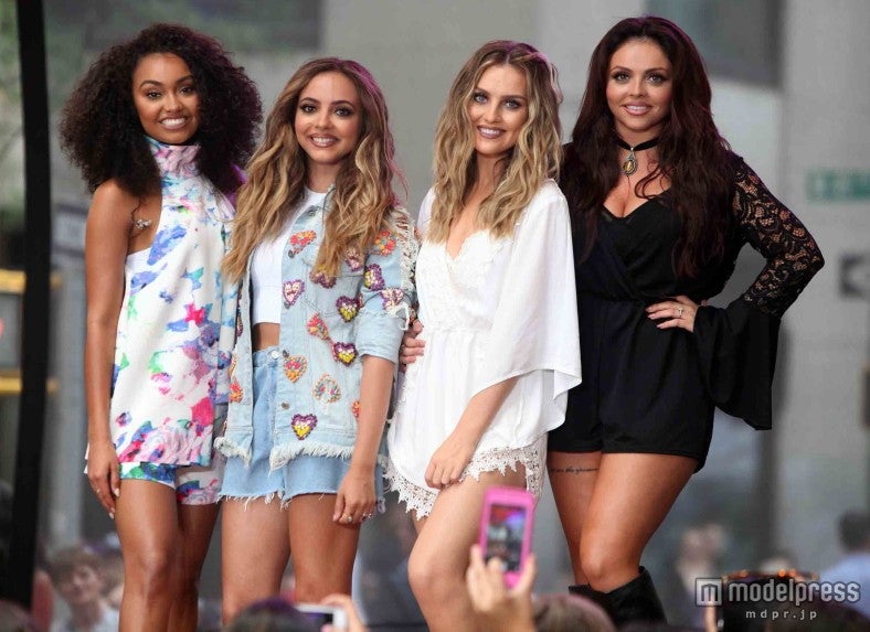 元「1D」ゼイン・マリクと破局したペリー・エドワーズ、ステージで涙