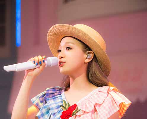 西野カナ、デビュー10周年ツアー開幕 “いいね!”の仕掛け満載の演出に