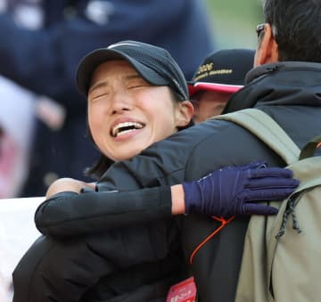 矢田みくにの激走にレジェンド解説陣大興奮！「絶対いく」「ラストー！」トラック勝負で有森さんも「感動した」視聴者も「号泣」「こんな事出来へん」【大阪国際女子マラソン】