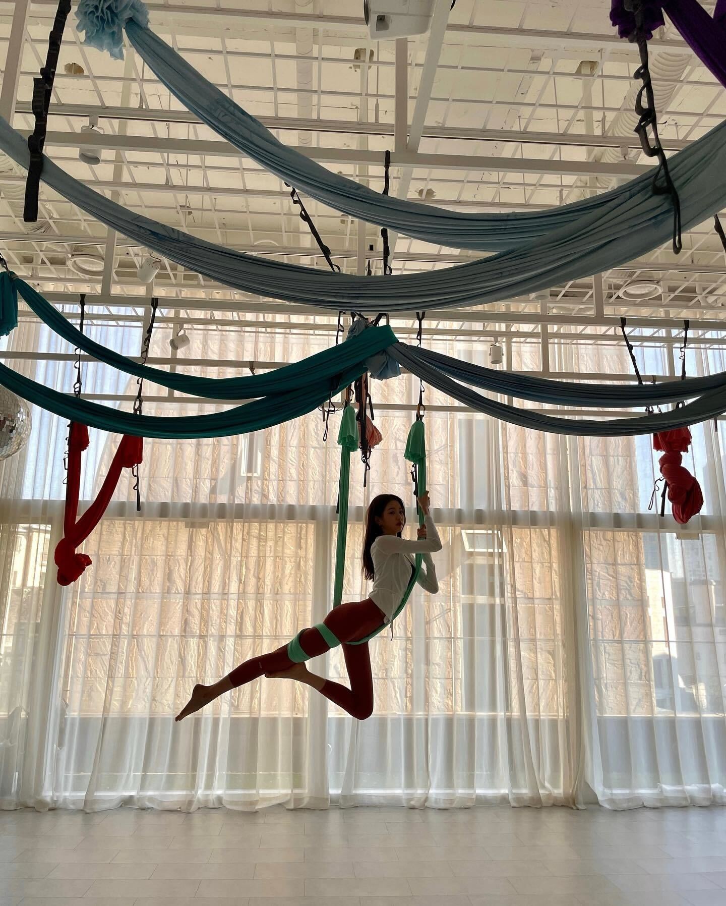 IVEチャン・ウォニョン、驚異的スタイルのトレーニング写真公開「筋力すごい」「まるで絵画」の声