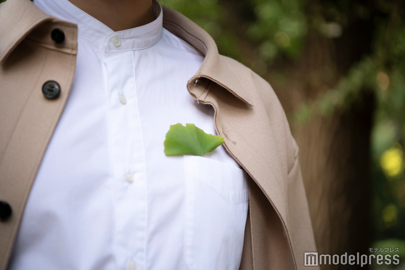 胸ポケットに… お茶目な一面も（C）モデルプレス