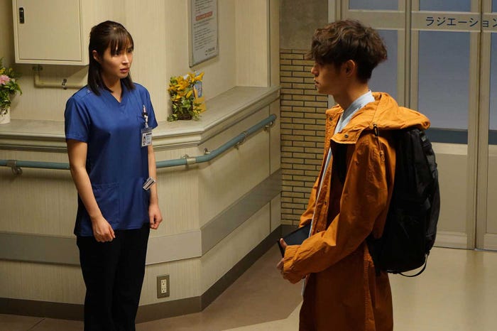 広瀬アリス、窪田正孝 (C)フジテレビ