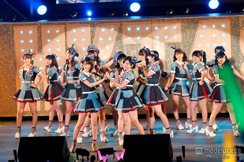 新曲「12秒」初披露（C）AKS