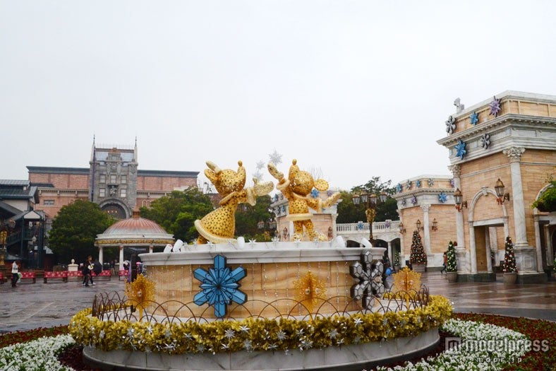 初登場したミッキーとミニーのモニュメント（昼）