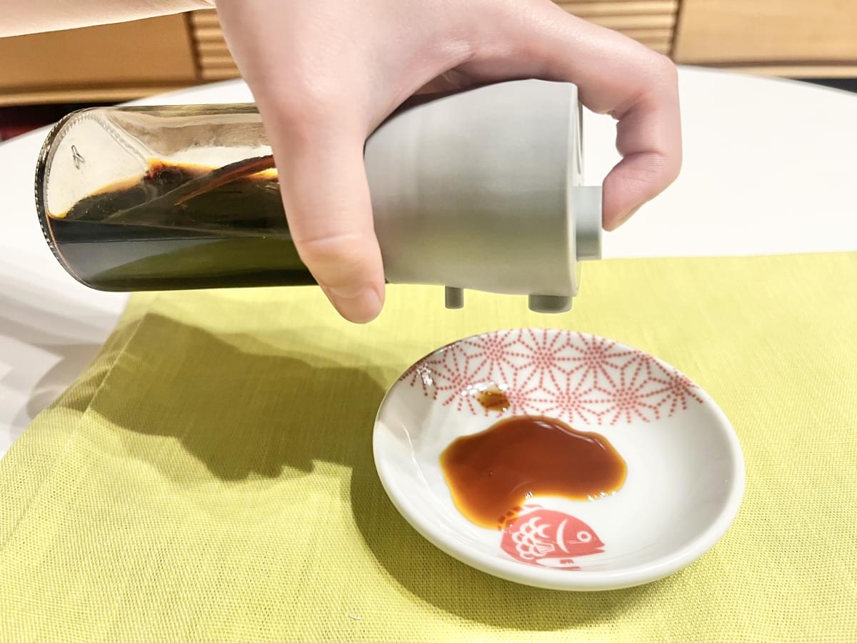 【本音レビュー】3COINS「液体ミニスプレーボトル」は調味料入れに最適？醤油を入れて試してみた