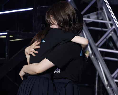 乃木坂46筒井あやめ、清宮レイへ涙のハグ「最後の最後に泣いた」「あやレイの絆感動した」と反響続々【35thSGアンダーライブ】