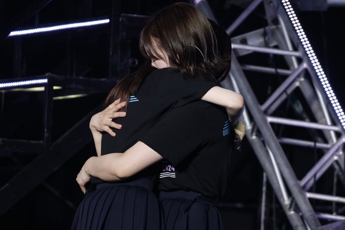 乃木坂46筒井あやめ、清宮レイへ涙のハグ「最後の最後に泣いた」「あやレイの絆感動した」と反響続々【35thSGアンダーライブ】