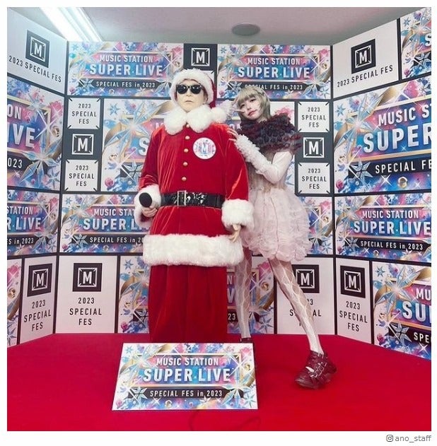 あのの「Mステ」オフショット／あのスタッフInstagramより