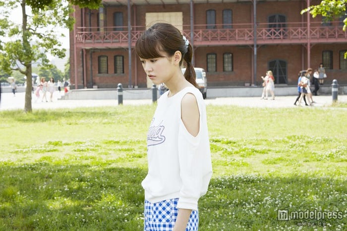 カジュアルな衣装も/(C)2015『恋する◆ヴァンパイア』 フィルムパートナーズ