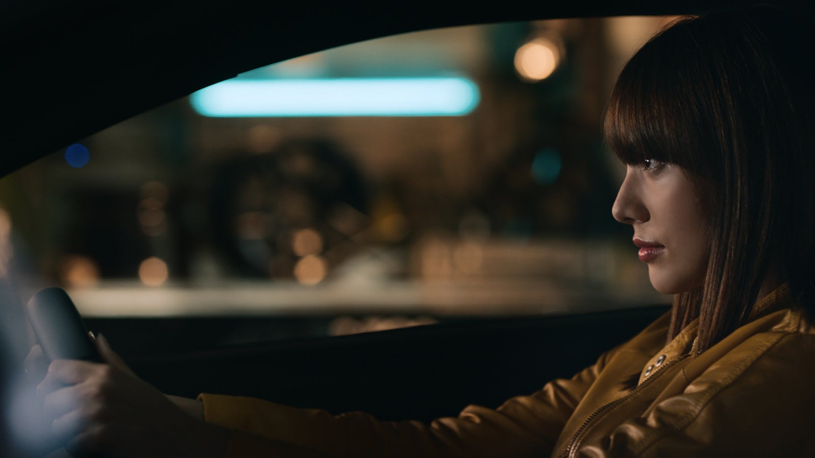 ドライバー役で出演している伊藤ニーナ／画像提供：所属事務所