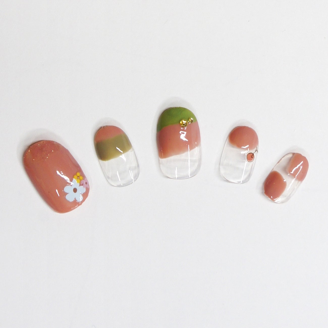 和風ネイル／画像提供：上羽絵惣株式会社