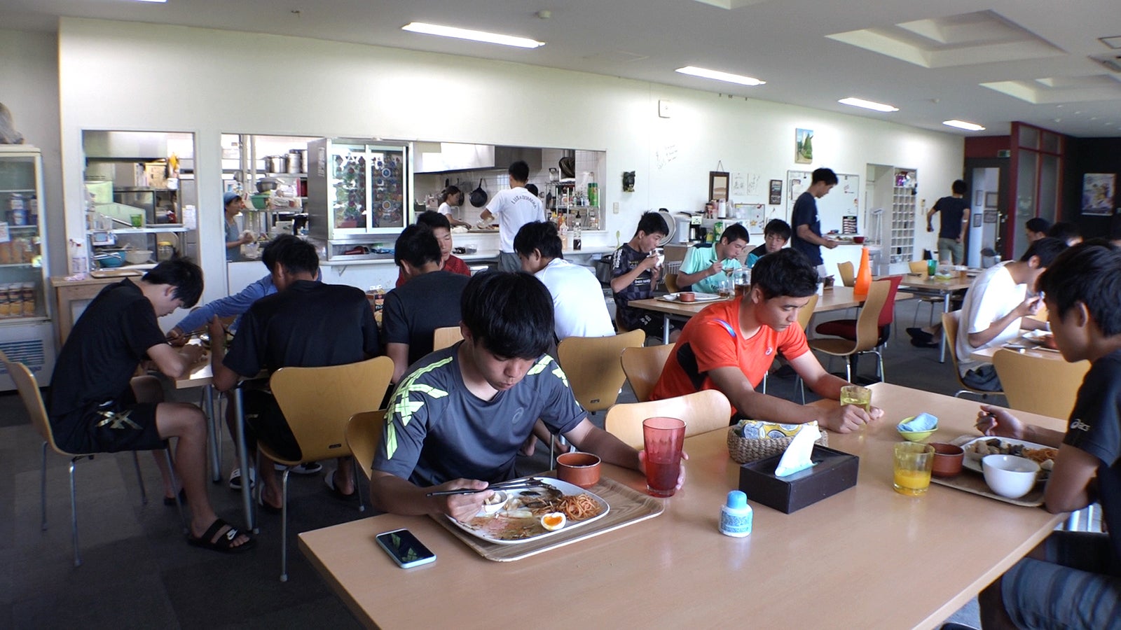 話題のjリーグ ヴィッセル神戸の 第二のお母さん とは 専業主婦から一日100食以上作る寮母に モデルプレス 話題のjリーグ ヴィッセル神戸の 第二のお母さん とは 専業主婦から一日100食以上作る寮母に モデルプレス