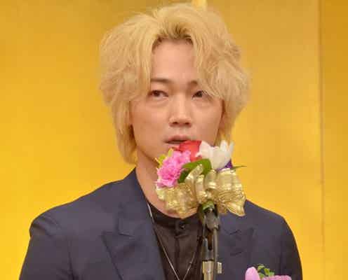 綾野剛、「愛と努力と戦い抜いた人たちのおかげ」