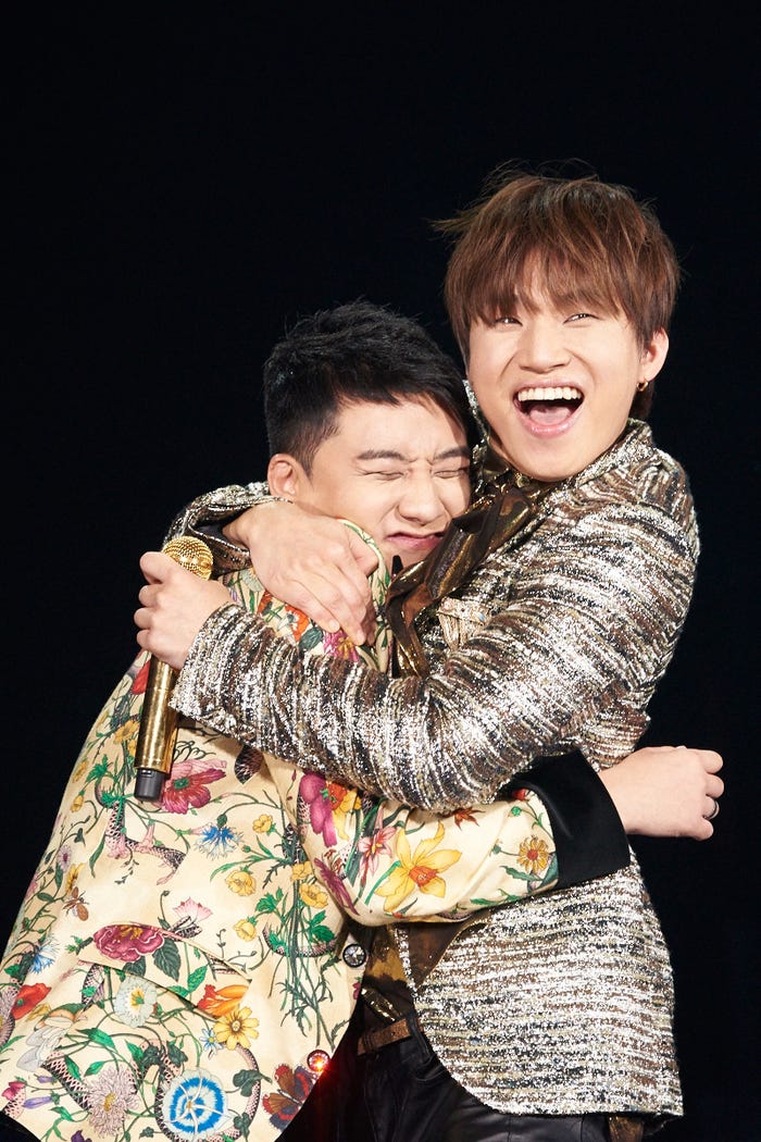 V.I、D-LITE(画像提供:avex)