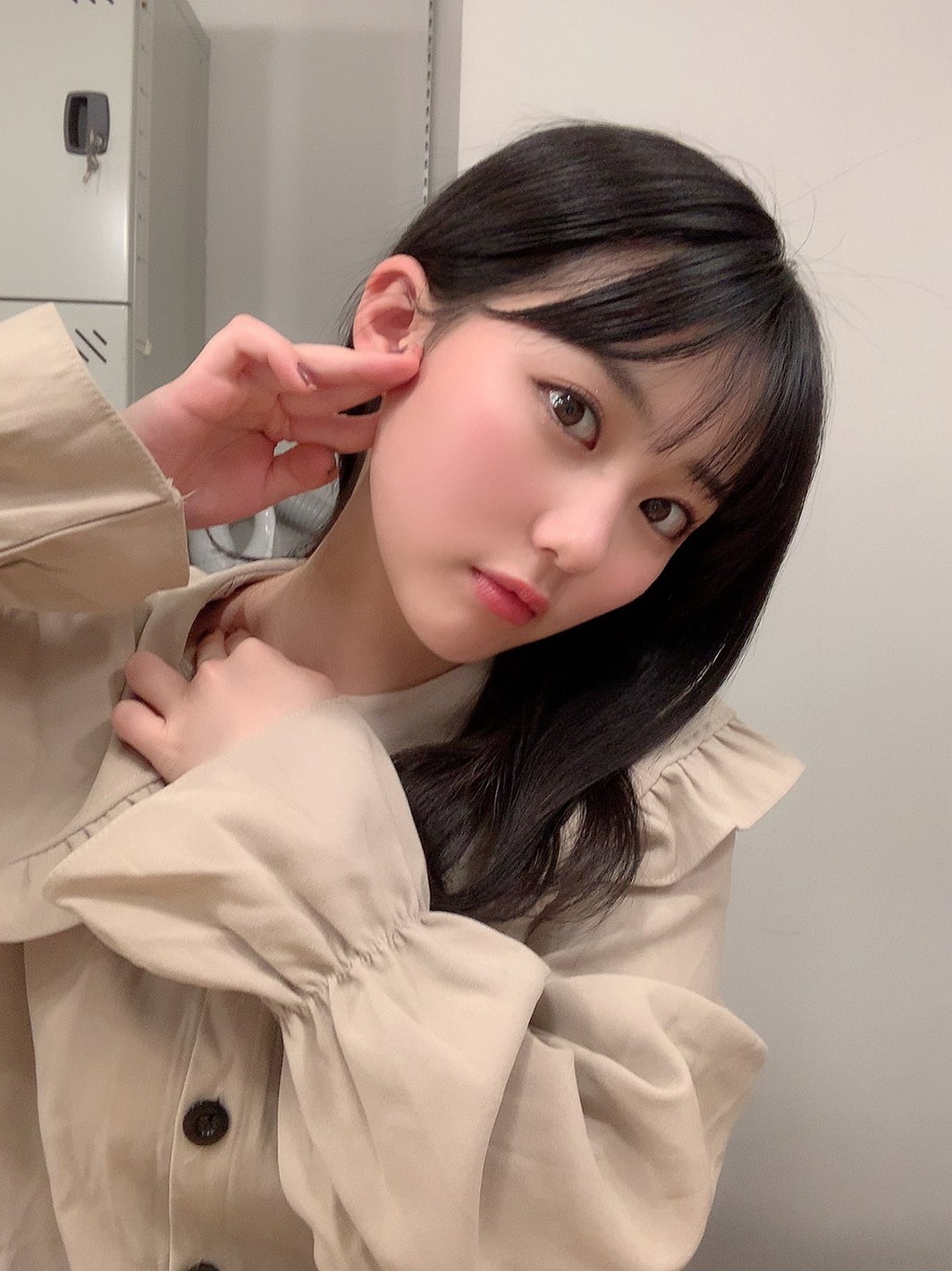 小顔対策でしているマッサージ／田中美久（C）Mercury