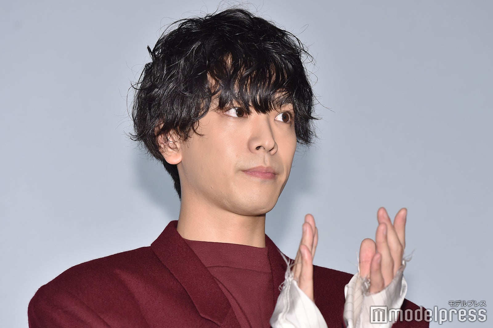 黒羽麻璃央（C）モデルプレス