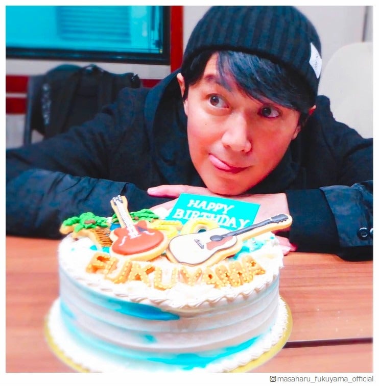 福山雅治の“てへぺろ”ショットに反響「奇跡の50歳」