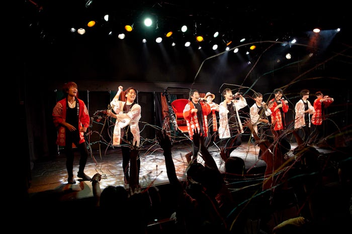 「浅草軽演劇集団・ウズイチ」の第2期公演『シャフ』初日の様子(提供写真)