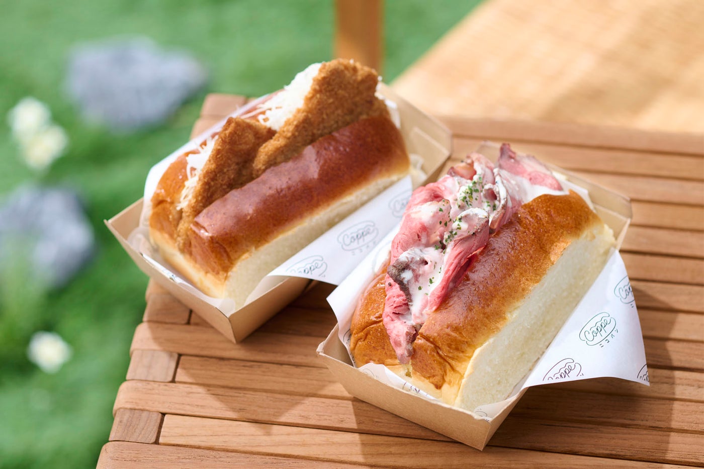 「ソースカツニコパン」税込1,000円、「ローストビーフマウンテン二コパン」税込1,800円（提供画像）