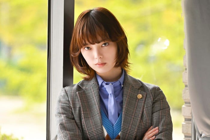 平手友梨奈「うちの弁護士は手がかかる」より(C)フジテレビ