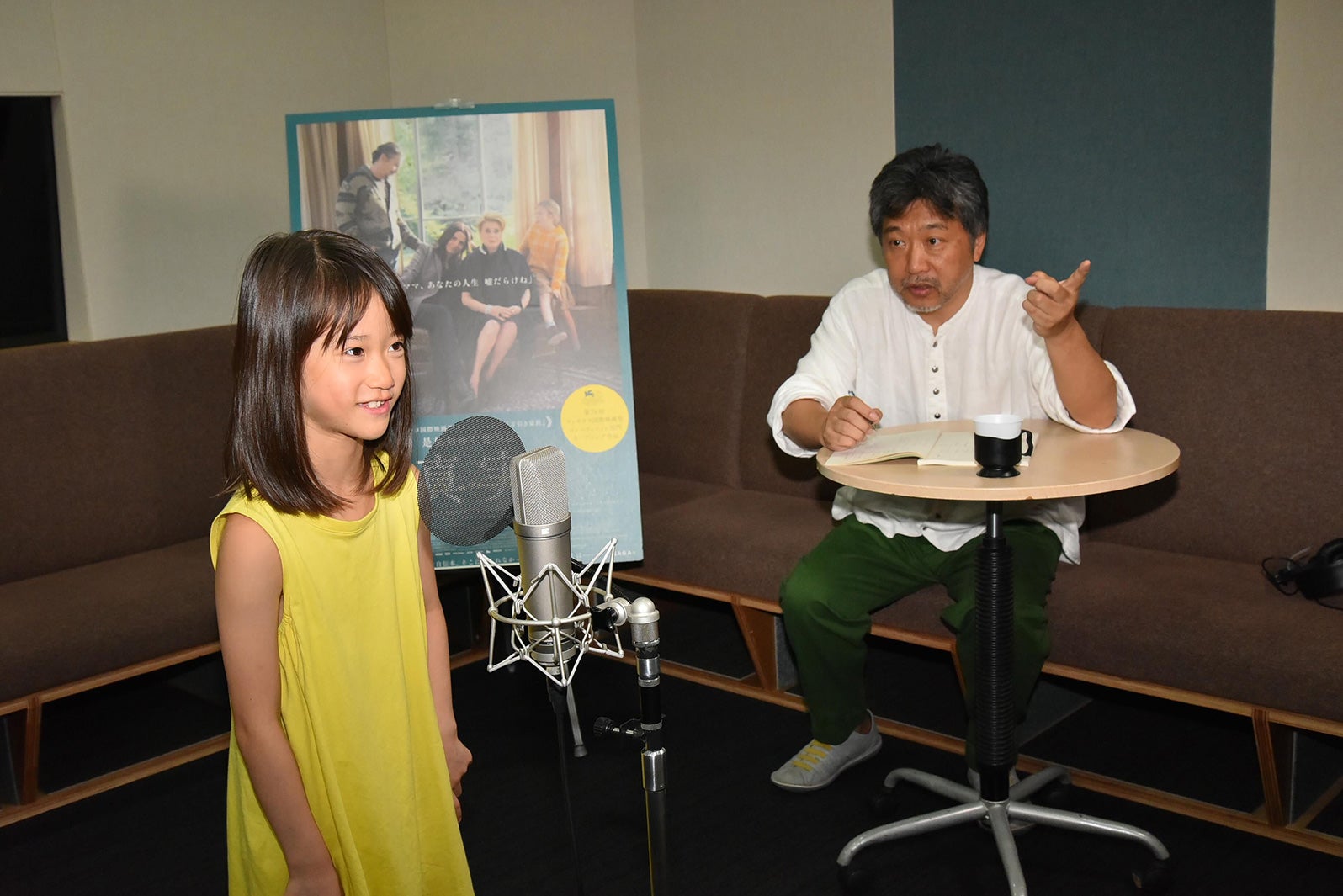 佐々木みゆ、是枝裕和監督 ／photo L. Champoussin （C）3B-分福-Mi Movies-FR3