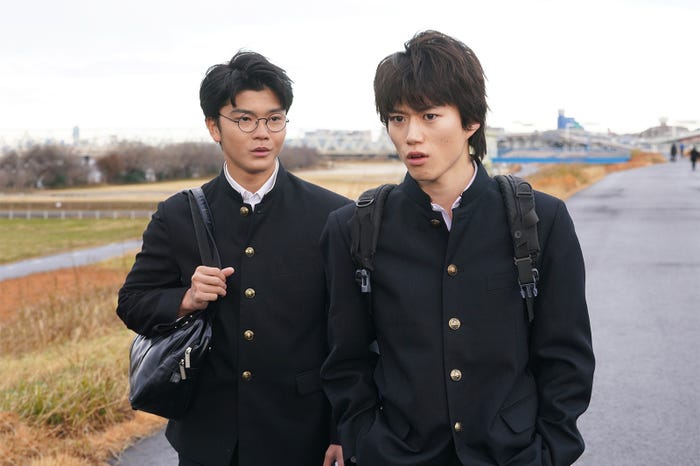(右)奥智哉「日本一の最低男 ※私の家族はニセモノだった」第6話(C)フジテレビ