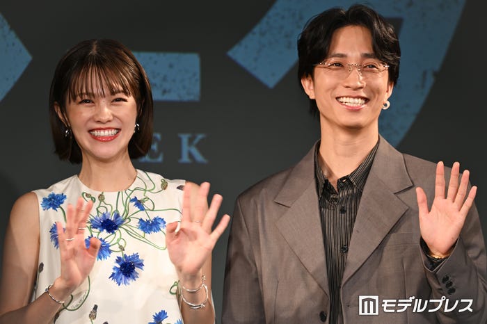 志田彩良(左)を“ママ”と呼ぶ田中樹(右)(C)モデルプレス