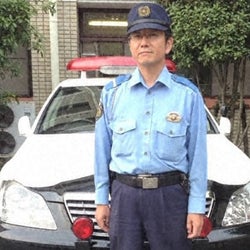 山奥暮らしの謎めいた元警察官!廃工場を改装した住居には大量の…『ナゼそこ?』