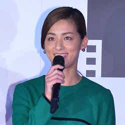 モデルプレス - 尾野真千子、結婚後初の公の場登場「幸せ」