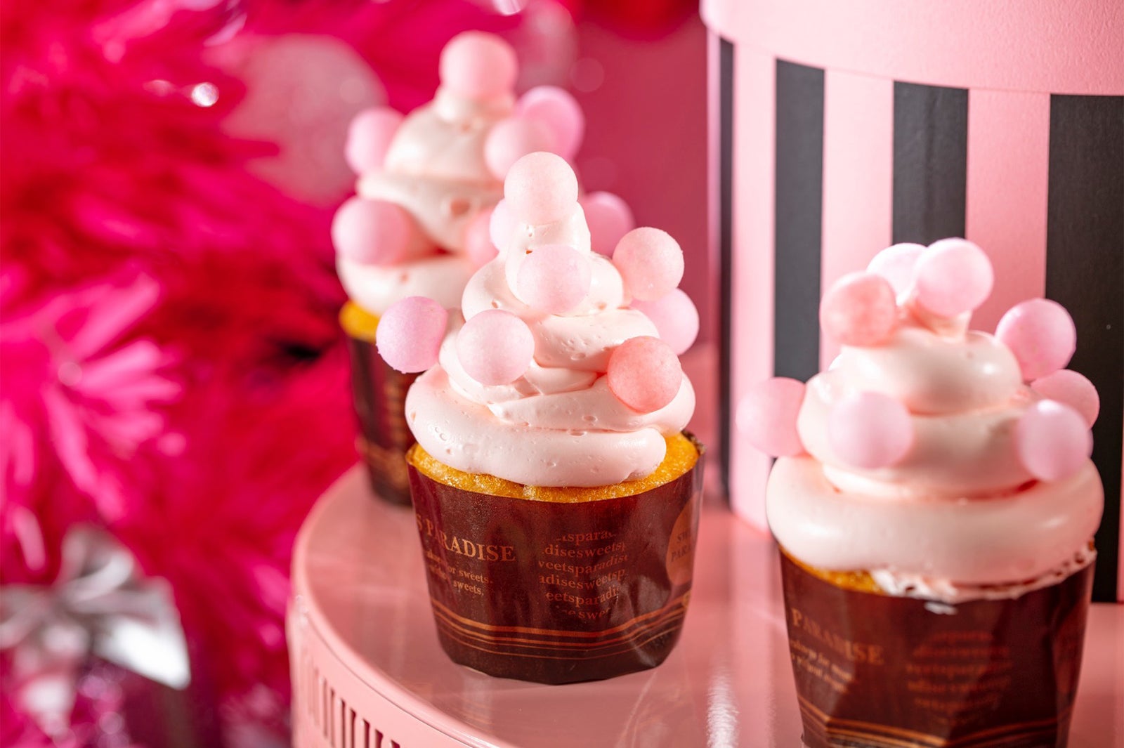 わたしを引き立てる ピンクパールカップケーキ／画像提供：ヒルトン東京お台場