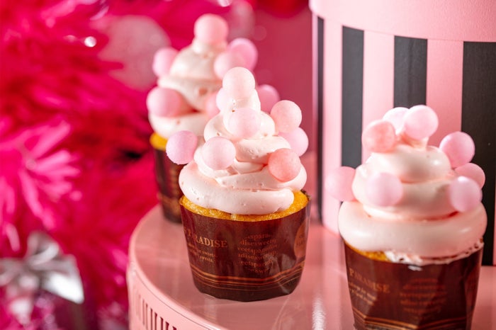 わたしを引き立てる ピンクパールカップケーキ／画像提供：ヒルトン東京お台場