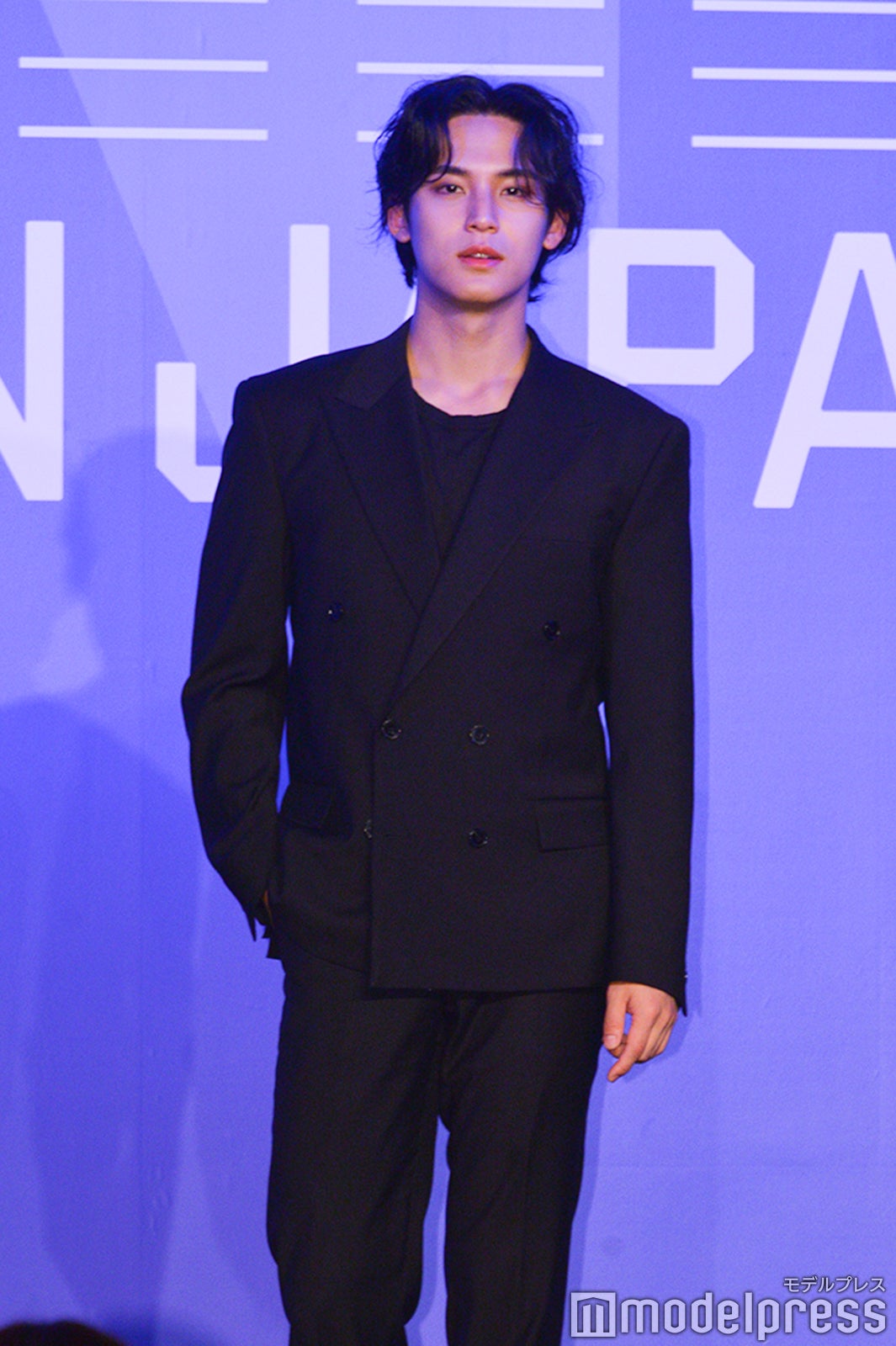 ウェービーなセンターパートヘアが決まっていたMINGYU （C）モデルプレス