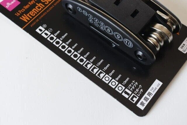 ダイソー　16種折込工具セット　セット内容