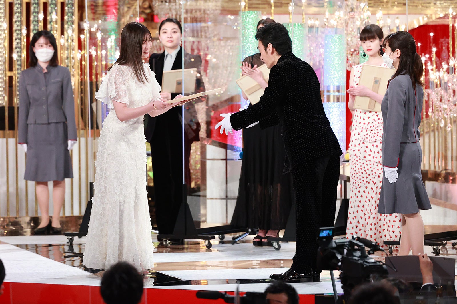 吉川愛、草なぎ剛（C）東京写真記者協会