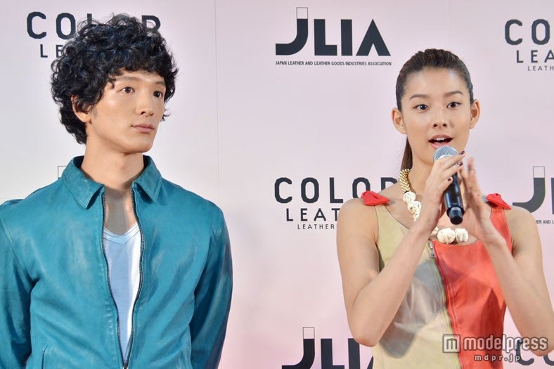 左から：渡部豪太、すみれ