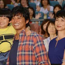 (左より)田中奏生、織田裕二、長谷川京子