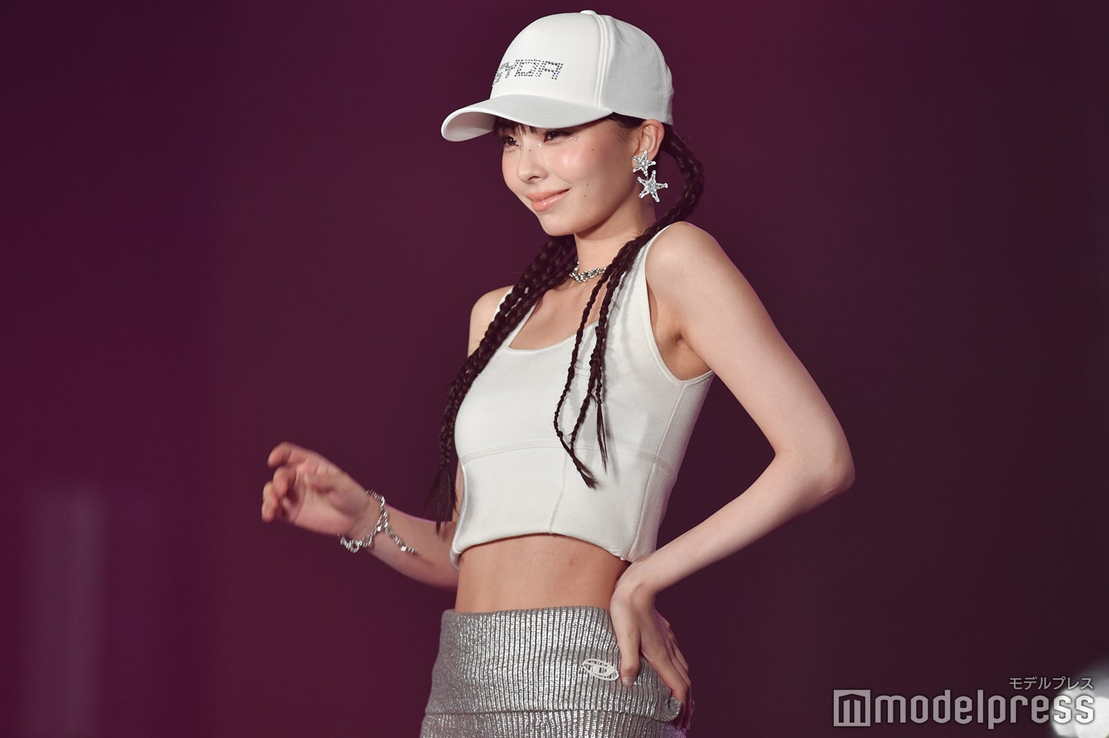 川口ゆりな、美腹筋にくぎ付け ソウル×東京テーマに近未来的コーデで魅了＜KCON×TGC＞