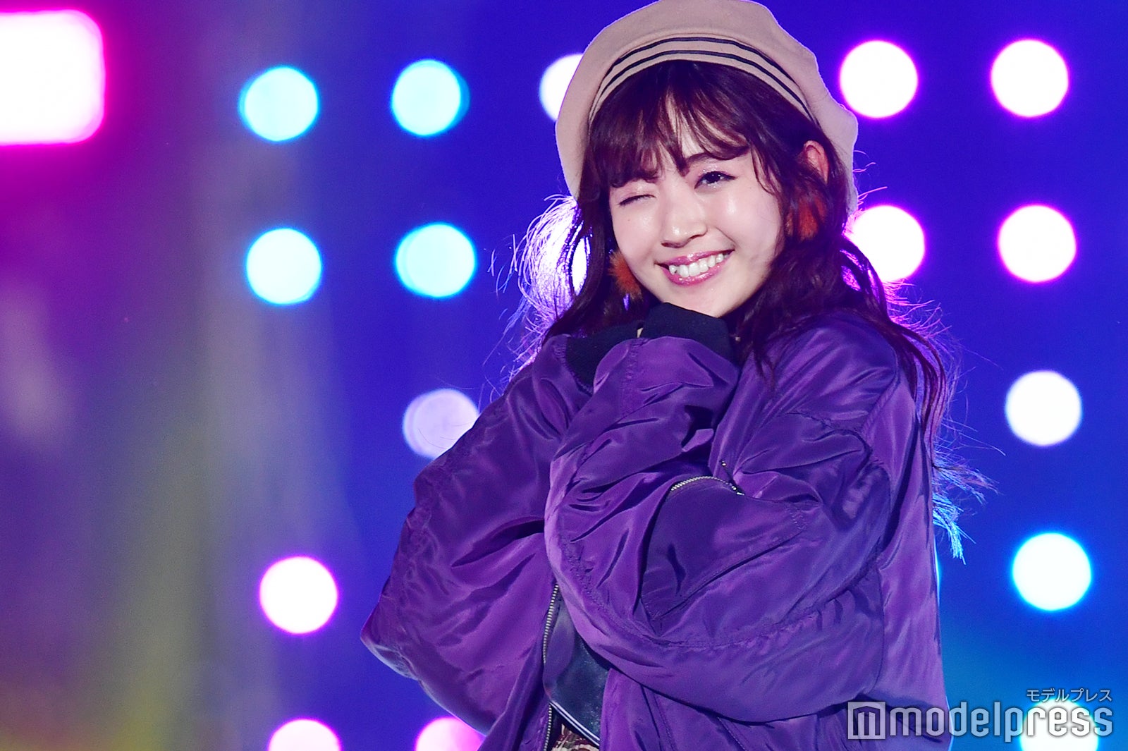 鈴木愛理、スマイル炸裂＆ウィンクでキュートな魅力全開＜TGC2018A／W＞