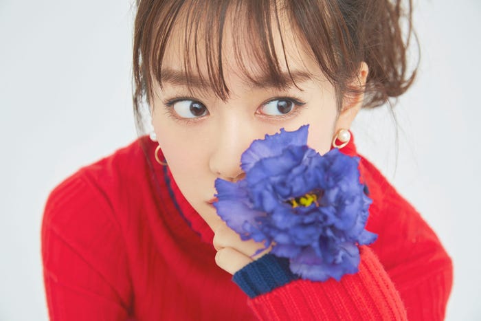 『桐谷美玲カレンダー2017.04-2018.03』/(C)東京ニュース通信社