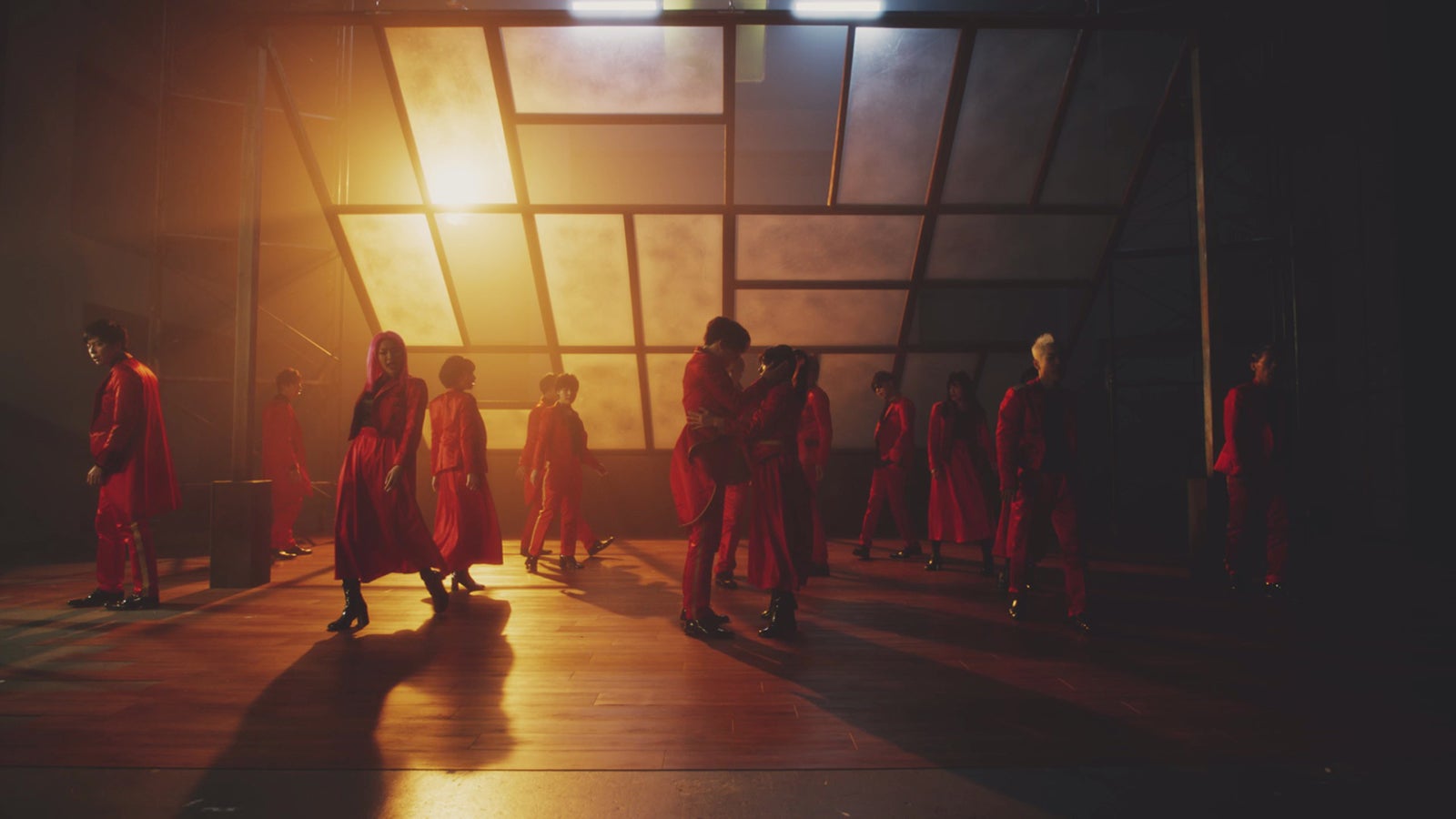 吉本坂46RED「君の唇を離さない」MVより（提供写真） 