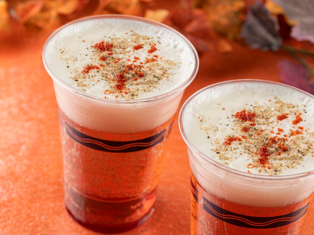 ビアカクテル（カシスシロップ＆ミックススパイス）／販売店舗：バーナクル・ビルズ（C）Disney