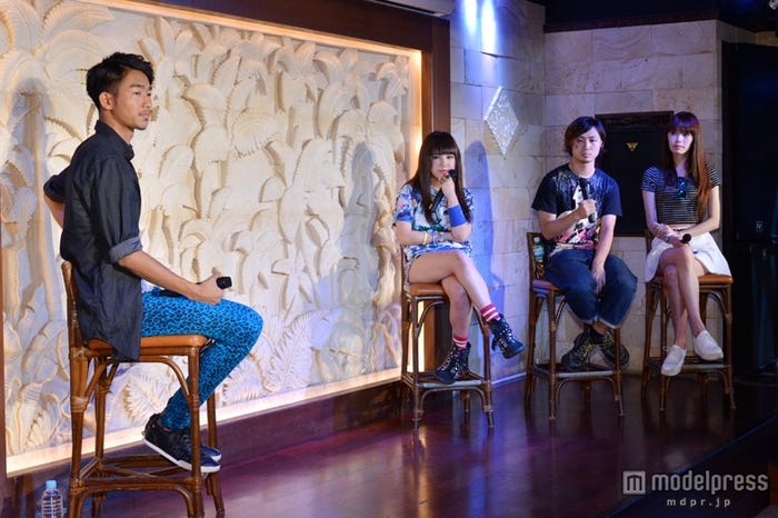 トークショーの様子(左から:湯川正人、竹内桃子、中津川翔太、島袋聖南)