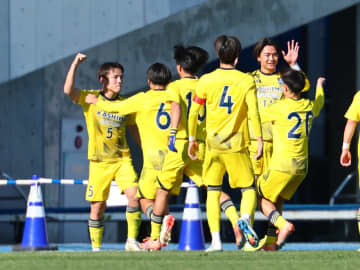 鹿島学園FW内海がヘッドギアを着けて後半から出場 前戦で負傷のアゴを保護 「ラグビーみたい」とSNS反響「怪我なく終わりますように」とも